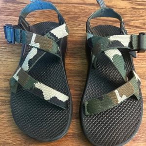 Chacos big kids 4 camo like new